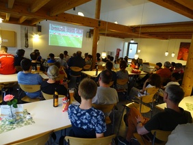 DFB-Pokalfinale im Speisesaal