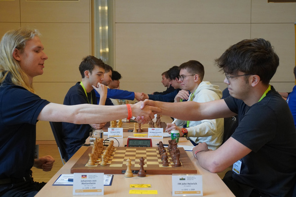 Handshake U18 R4