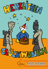 Postkarte mit dem Schriftzug "Herzlichen Glückwunsch". Zu sehen ist Chessy mit einem Kuchen mit einer brennenden Kerze darauf. Um Chessy herum sind 6 verschiedene Schachfiguren, die lachen und zu Chessy schauen.
